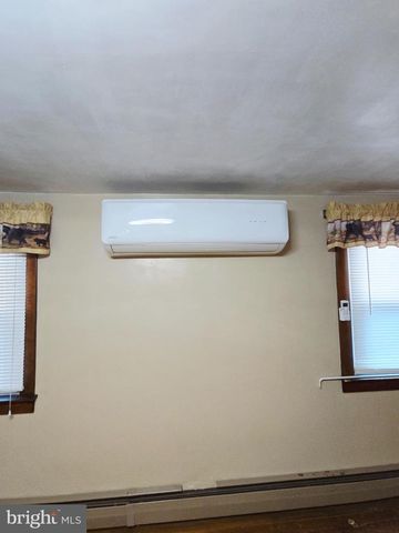 2432 PINE ST, Rock Glen, PA 18246