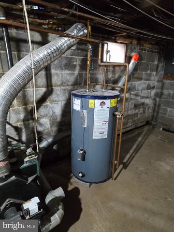 2432 PINE ST, Rock Glen, PA 18246