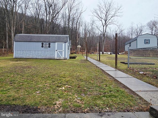 2432 PINE ST, Rock Glen, PA 18246