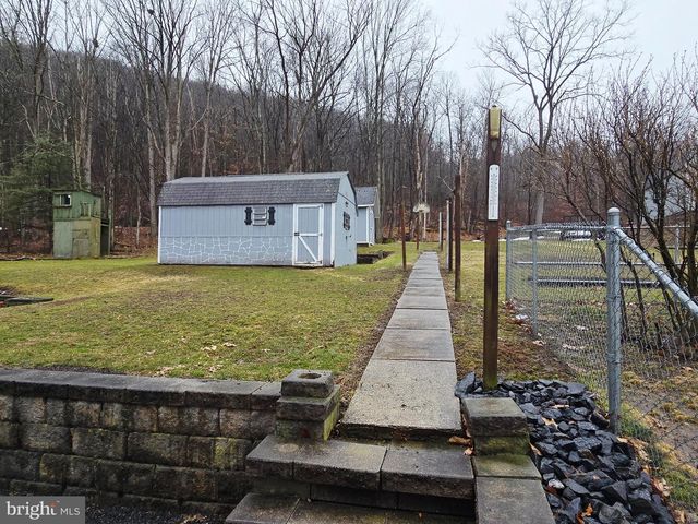 2432 PINE ST, Rock Glen, PA 18246