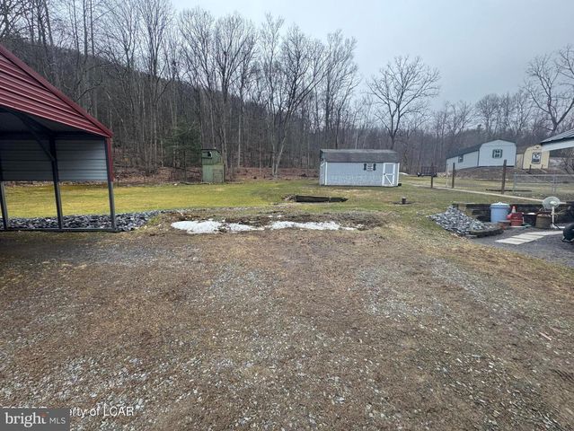 2432 PINE ST, Rock Glen, PA 18246