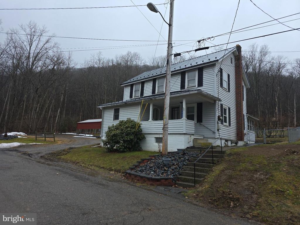 2432 PINE ST, Rock Glen, PA 18246
