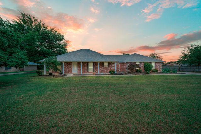 1001 Jamerison, White Oak, TX 75693