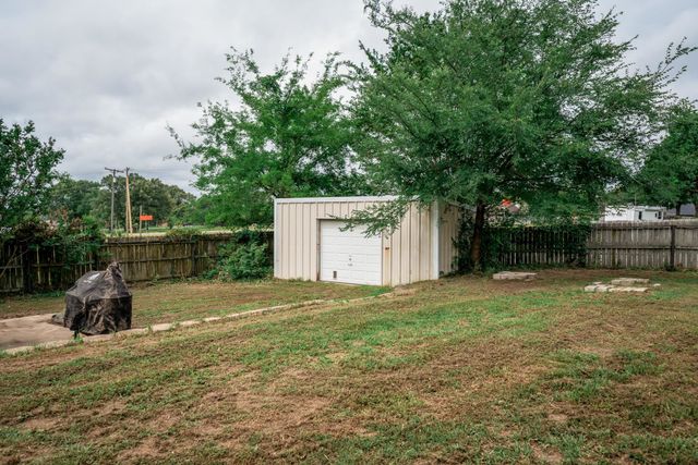 1001 Jamerison, White Oak, TX 75693