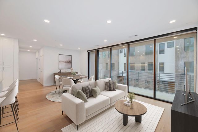 900 S 1st ST 218, Austin, TX 78704