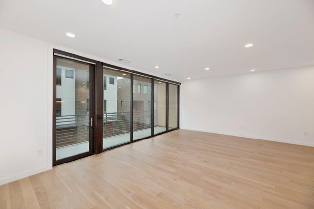 900 S 1st ST 218, Austin, TX 78704