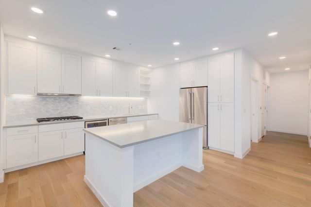 900 S 1st ST 218, Austin, TX 78704