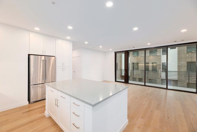 900 S 1st ST 218, Austin, TX 78704