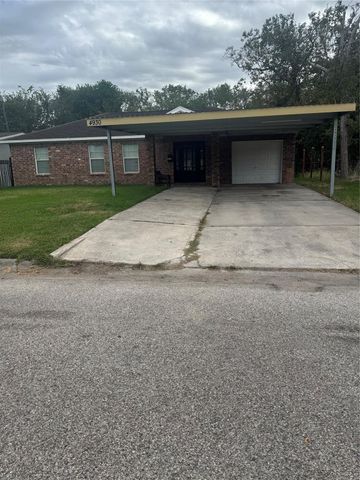 4930 Holloway Drive, Houston, TX 77048
