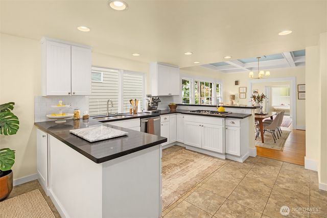 2534 NE 94th Street, Seattle, WA 98115