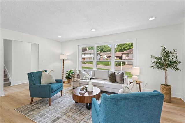 2400 N 73rd Place, Kansas City, KS 66109