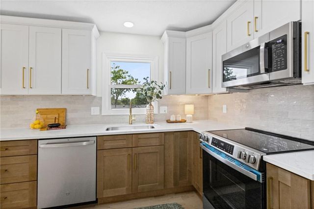 2400 N 73rd Place, Kansas City, KS 66109