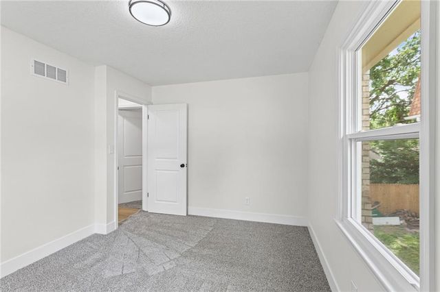 2400 N 73rd Place, Kansas City, KS 66109