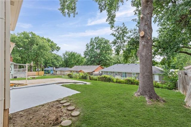 2400 N 73rd Place, Kansas City, KS 66109