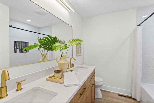 2400 N 73rd Place, Kansas City, KS 66109