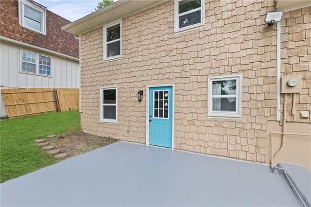 2400 N 73rd Place, Kansas City, KS 66109