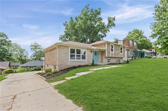 2400 N 73rd Place, Kansas City, KS 66109