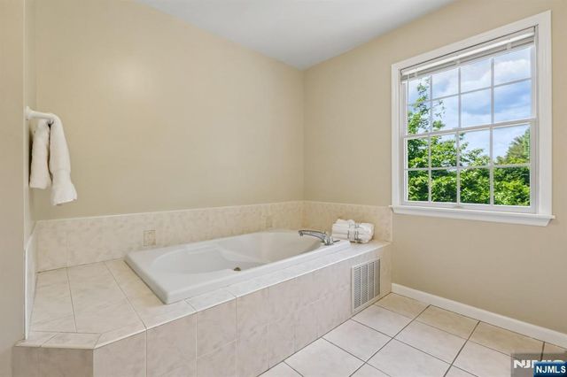 55 Sand Road, Fairfield, NJ 07004