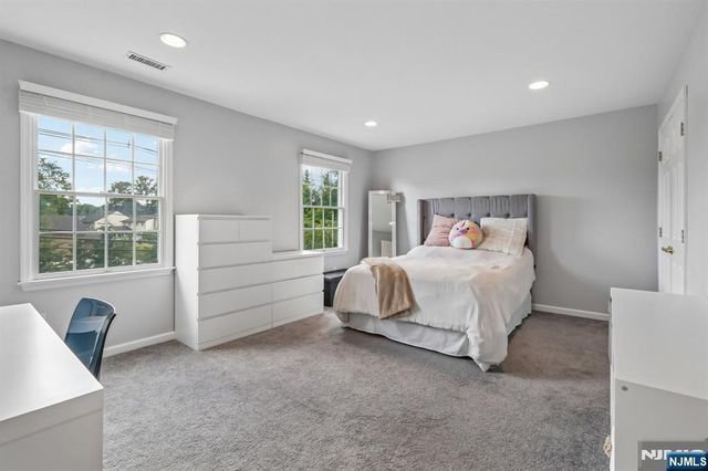 55 Sand Road, Fairfield, NJ 07004