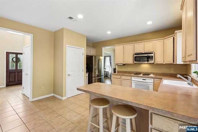 55 Sand Road, Fairfield, NJ 07004