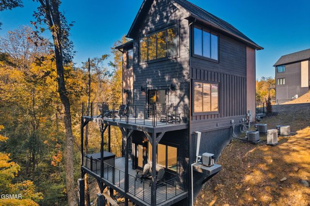 1130 Reedmont Way, Sevierville, TN 37876