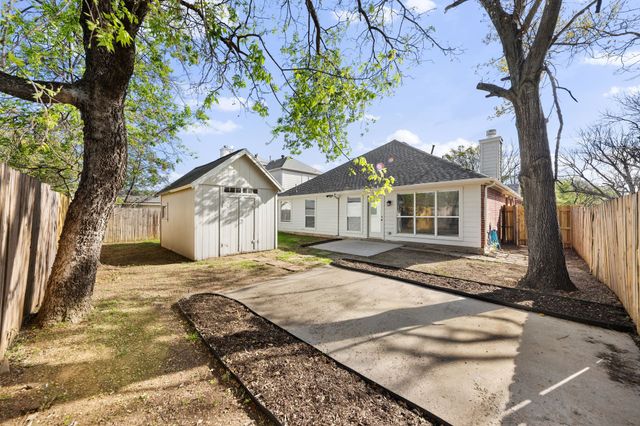 814 Lake Bluff Drive, Lake Dallas, TX 75065