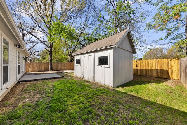 814 Lake Bluff Drive, Lake Dallas, TX 75065