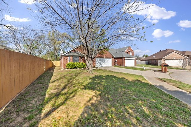 814 Lake Bluff Drive, Lake Dallas, TX 75065