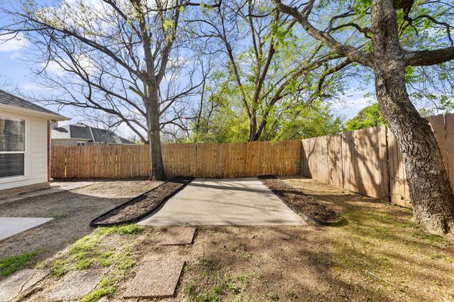 814 Lake Bluff Drive, Lake Dallas, TX 75065