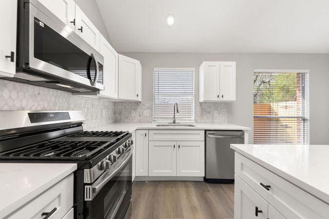 814 Lake Bluff Drive, Lake Dallas, TX 75065