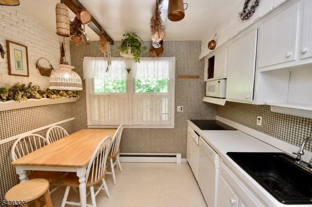 36 Paderewski Rd, Jefferson Twp., NJ 07438