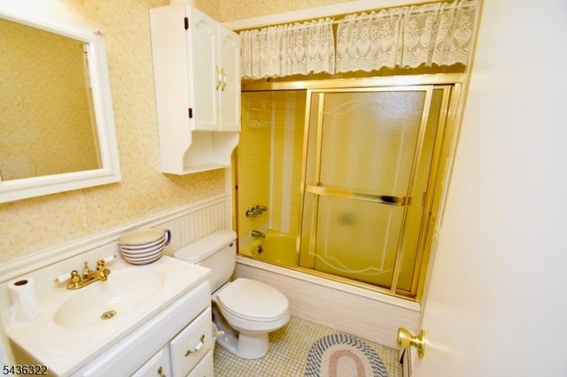 36 Paderewski Rd, Jefferson Twp., NJ 07438