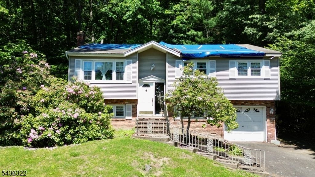 36 Paderewski Rd, Jefferson Twp., NJ 07438