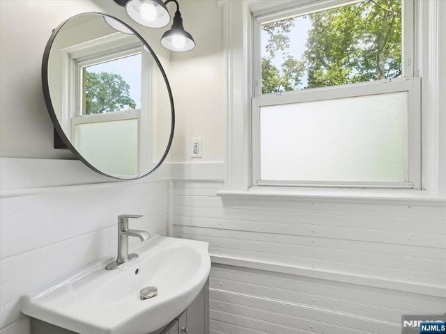 122 Glenwood Avenue, Bloomfield, NJ 07003