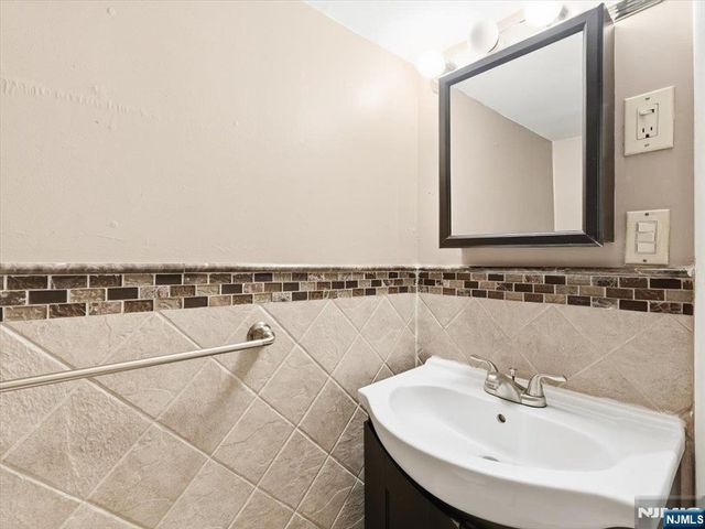 122 Glenwood Avenue, Bloomfield, NJ 07003