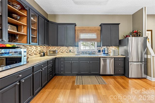 672 Blythe Street, Hendersonville, NC 28739