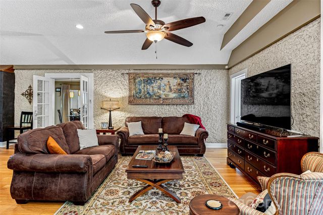 672 Blythe Street, Hendersonville, NC 28739