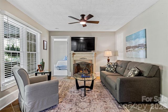 672 Blythe Street, Hendersonville, NC 28739