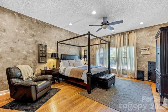 672 Blythe Street, Hendersonville, NC 28739