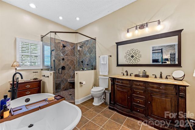 672 Blythe Street, Hendersonville, NC 28739