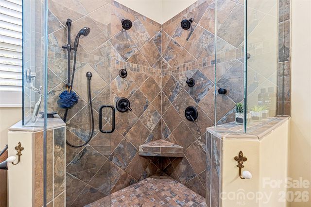 672 Blythe Street, Hendersonville, NC 28739