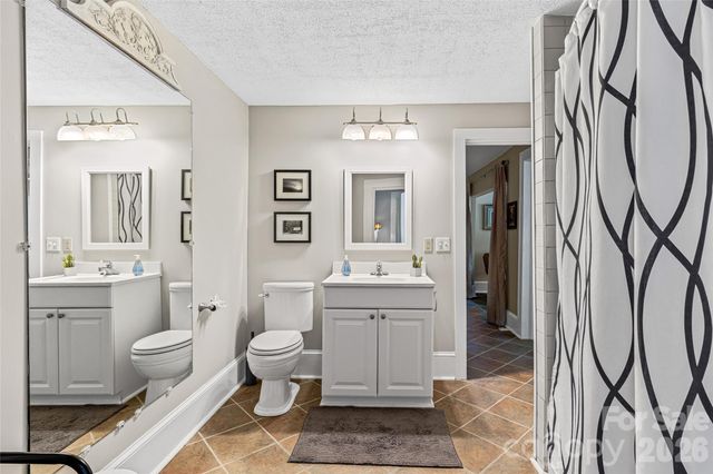 672 Blythe Street, Hendersonville, NC 28739