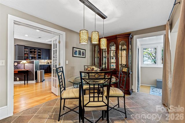 672 Blythe Street, Hendersonville, NC 28739