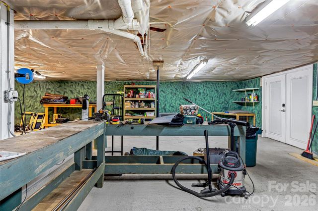 672 Blythe Street, Hendersonville, NC 28739