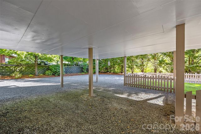 672 Blythe Street, Hendersonville, NC 28739