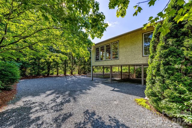 672 Blythe Street, Hendersonville, NC 28739