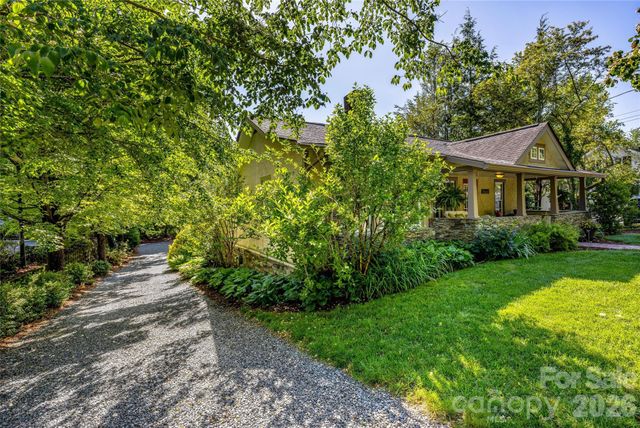 672 Blythe Street, Hendersonville, NC 28739