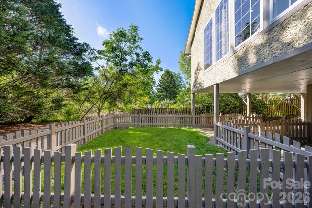 672 Blythe Street, Hendersonville, NC 28739