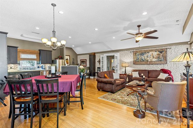 672 Blythe Street, Hendersonville, NC 28739