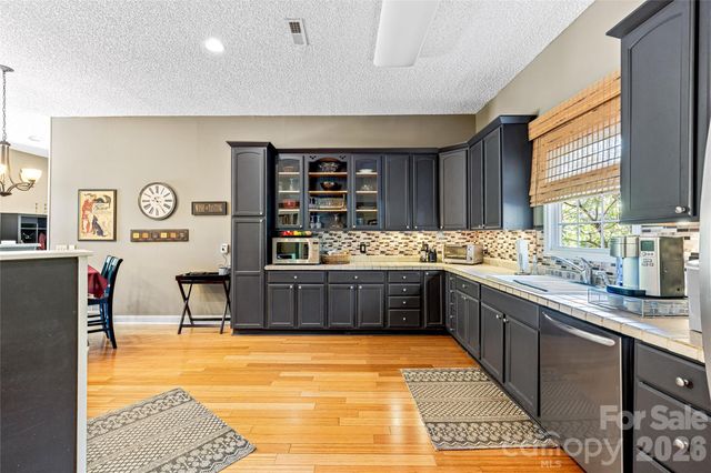 672 Blythe Street, Hendersonville, NC 28739